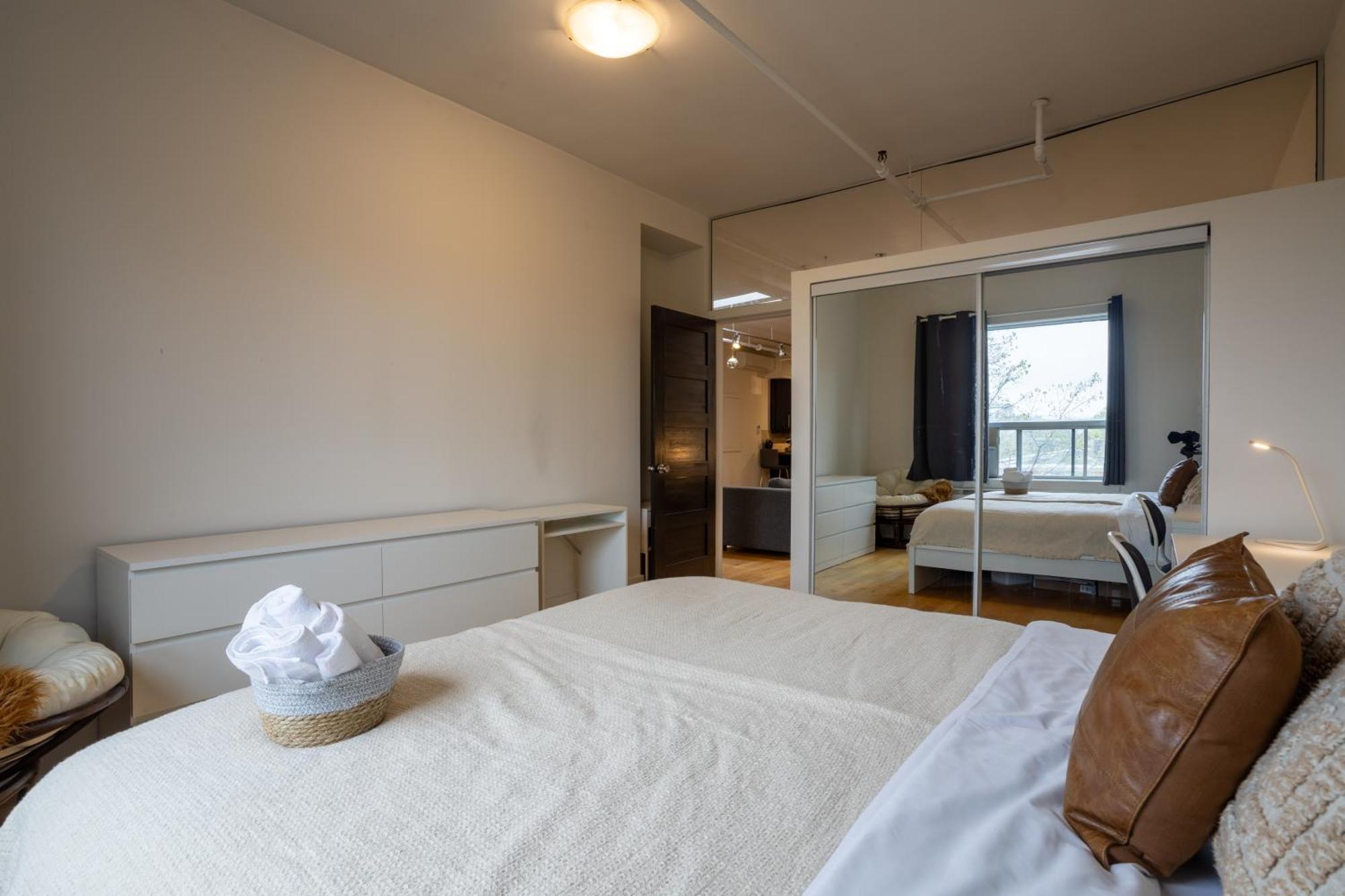 Spacious 4br1b Chic Retreat In The Plateau